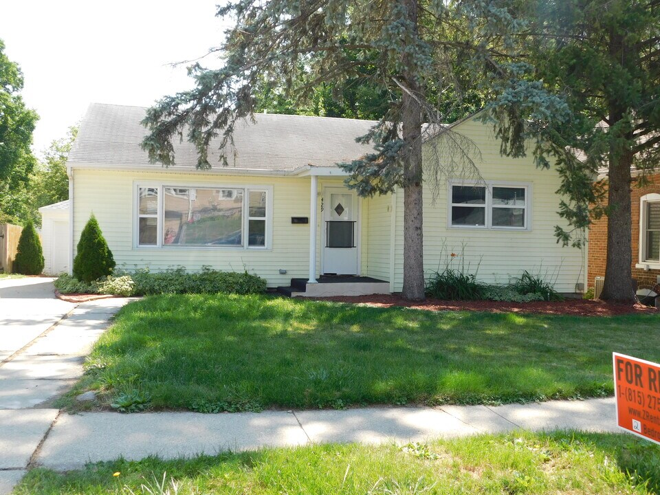 429 N Trunck Ave in Freeport, IL - Foto de edificio