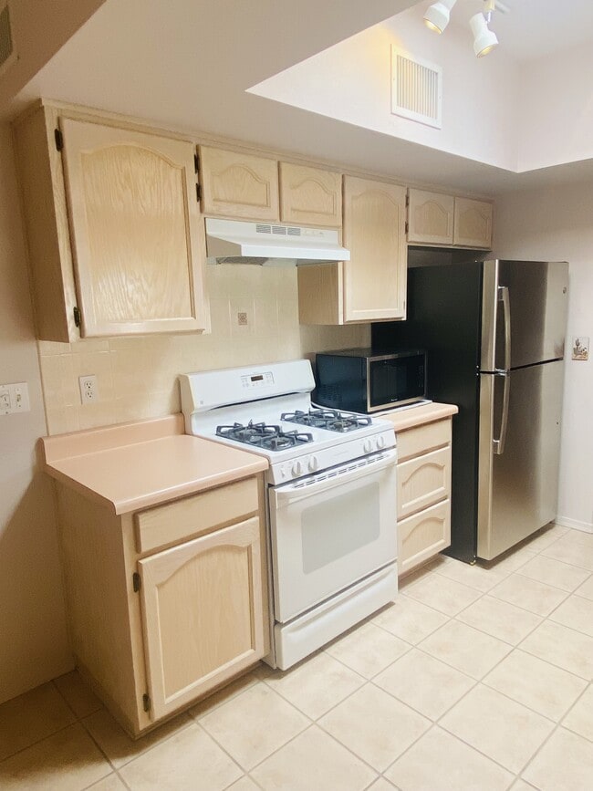 236 E Calle Turquesa in Tucson, AZ - Building Photo - Building Photo