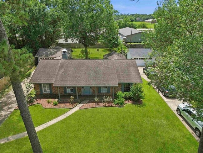 1135 Ivy Ln in Beaumont, TX - Building Photo - Building Photo