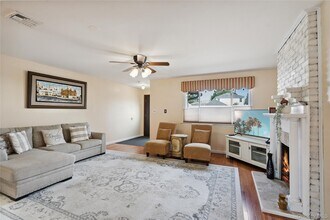 88 E Valley Stream Blvd in Valley Stream, NY - Building Photo - Building Photo