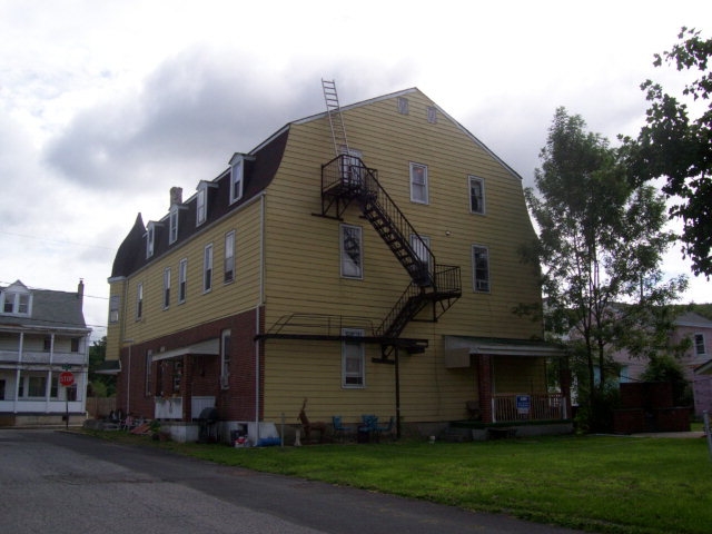 19 Main St in Middleport, PA - Foto de edificio - Building Photo