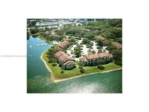 2405 NW 33rd St in Oakland Park, FL - Building Photo - Building Photo