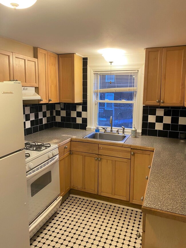 32 Linden Ave, Unit 2