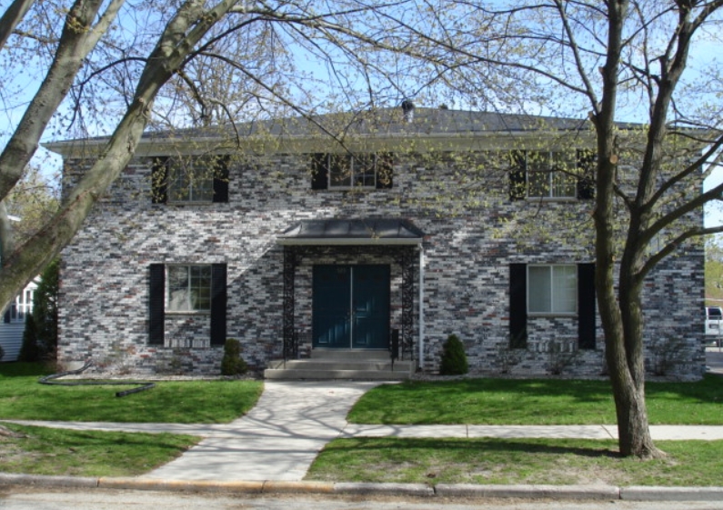 Orleans House in Sheboygan Falls, WI - Foto de edificio