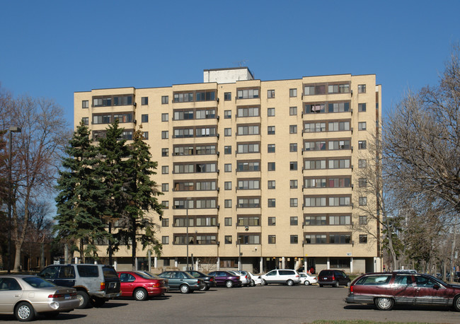 Cedar High Apartments in Minneapolis, MN - Building Photo - Building Photo