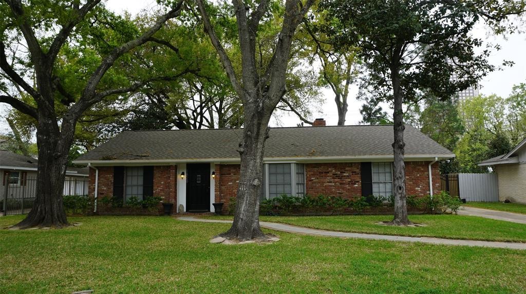 1826 Chimney Rock Rd in Houston, TX - Building Photo