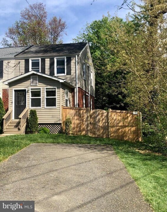 5929 Edgehill Ct in Alexandria, VA - Building Photo