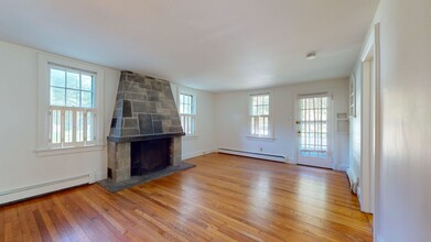 33 Peepers Hollow in Greenwich, CT - Building Photo - Building Photo