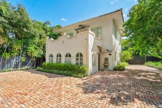 333 Marlborough Rd in West Palm Beach, FL - Foto de edificio - Building Photo