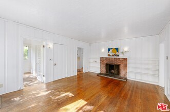 2004 Pinehurst Rd in Los Angeles, CA - Building Photo - Building Photo