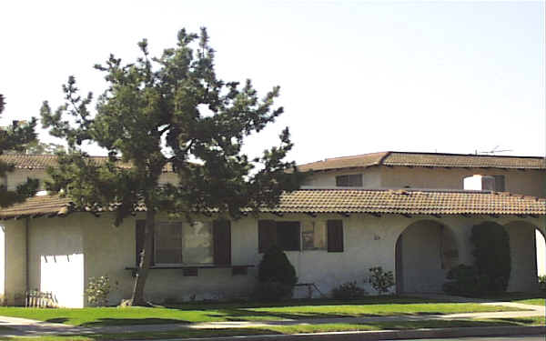 326 W La Veta Ave in Orange, CA - Building Photo - Building Photo