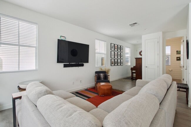 property at 5464 S Dillon Cir