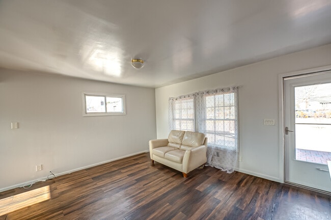 1006 Merriam Rd in Bay Shore, NY - Building Photo - Building Photo