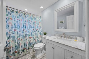707 Portside Dr in Naples, FL - Building Photo