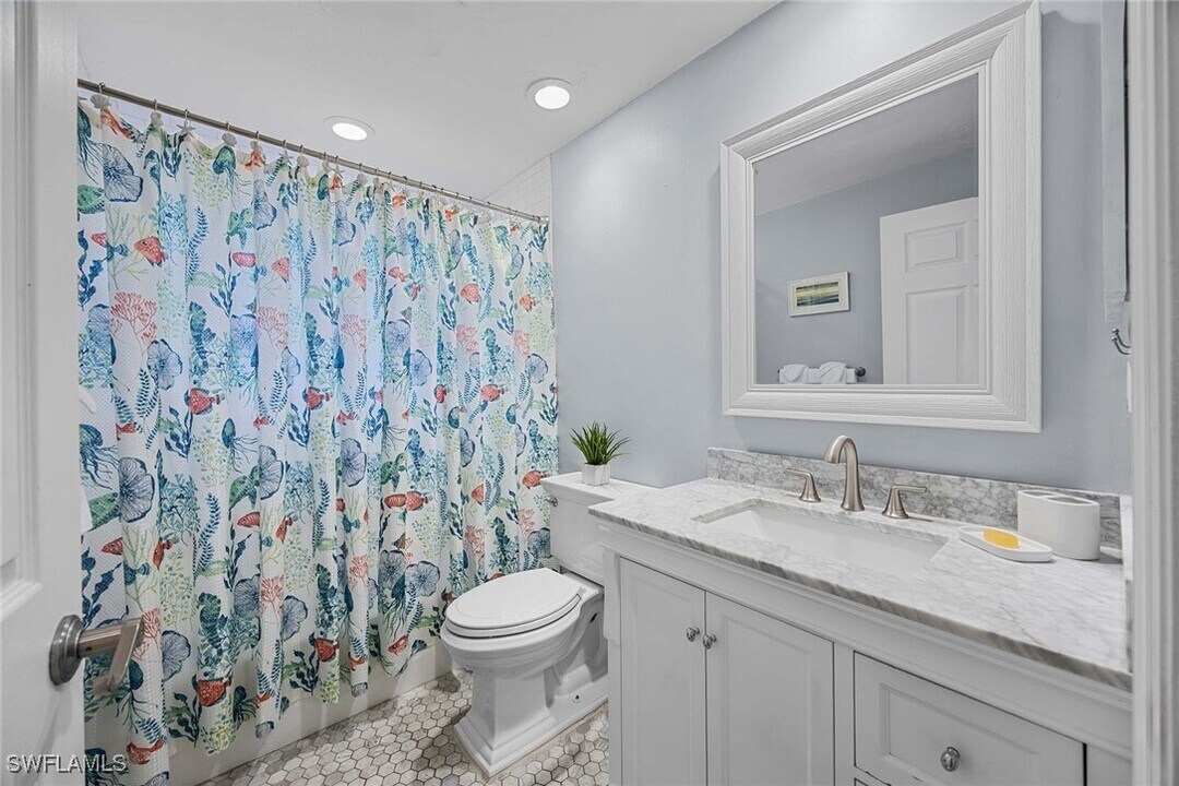 707 Portside Dr in Naples, FL - Building Photo