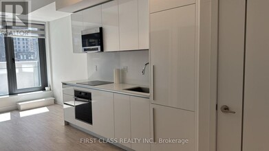 8-508 Cumberland St in Toronto, ON - Building Photo - Building Photo