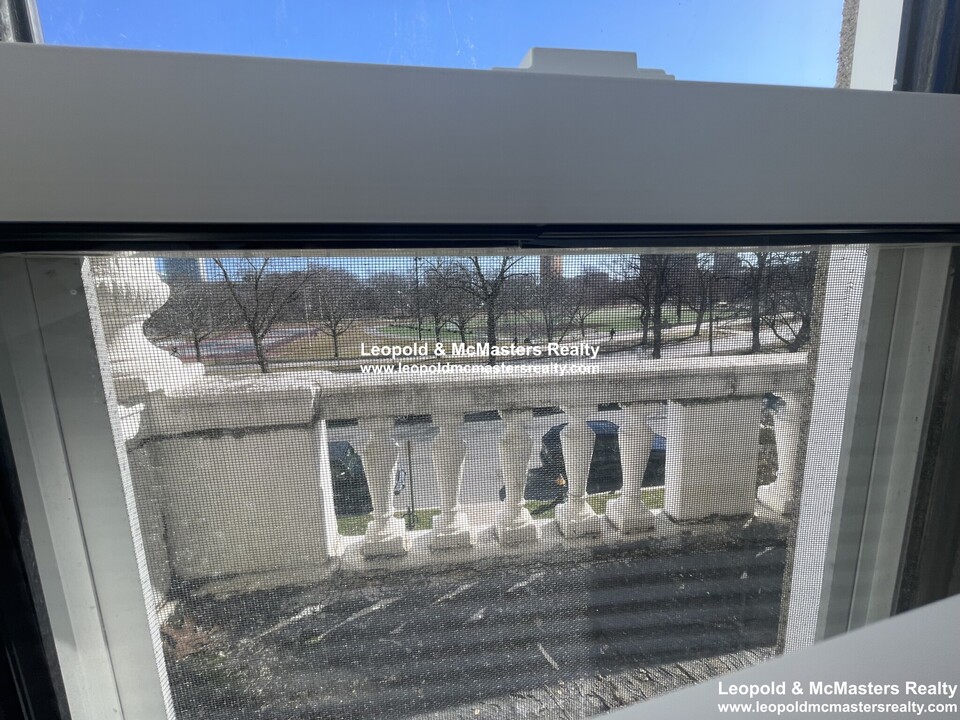131 Park Dr, Unit 23 in Boston, MA - Foto de edificio