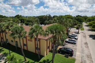 Brisa Apartment Homes in Sunrise, FL - Foto de edificio - Building Photo