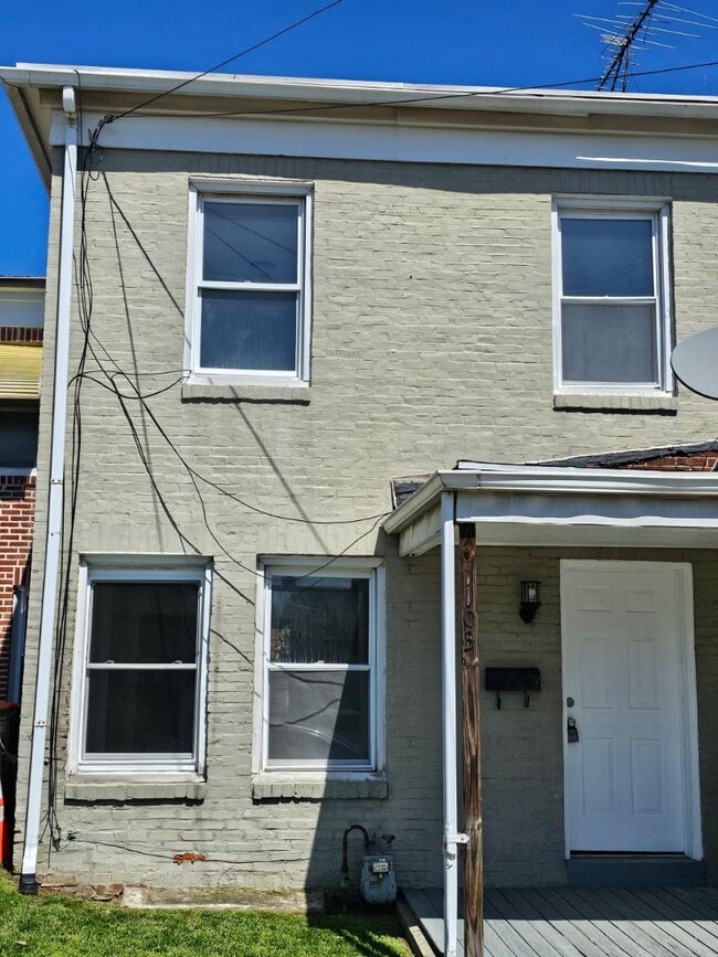 property at 1103 Baldwin St