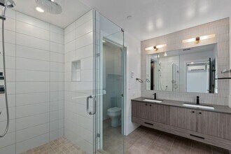 2420 Wickstrom Pl SW in Seattle, WA - Building Photo - Building Photo