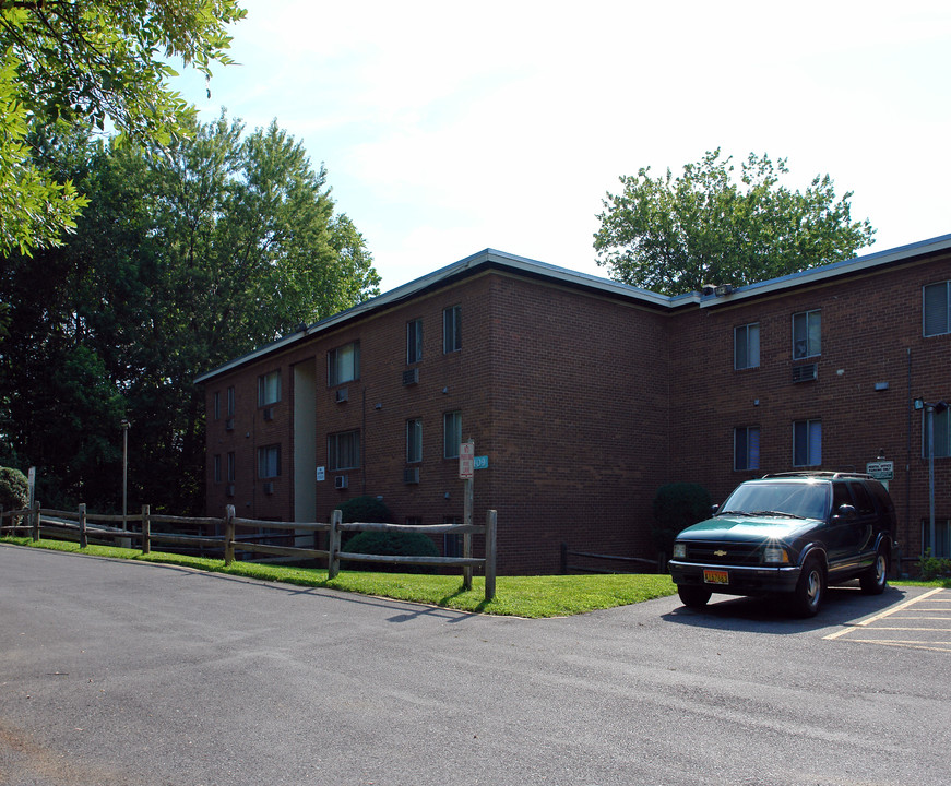 Woodhaven Apartments in Capitol Heights, MD - Foto de edificio