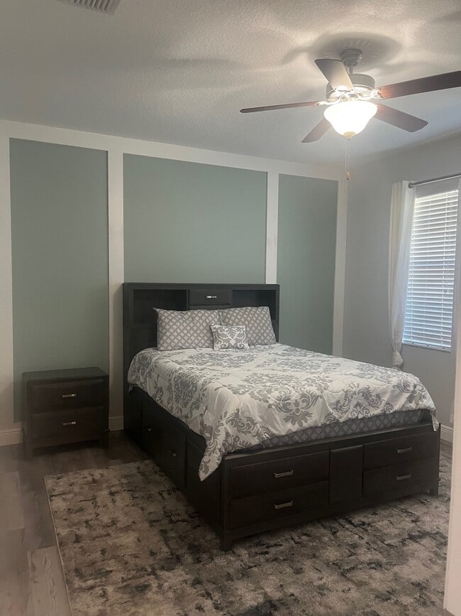 6357 Shore Vista Pl in Apollo Beach, FL - Foto de edificio - Building Photo