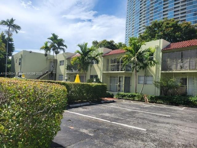 520 NE 38th St in Miami, FL - Foto de edificio - Building Photo