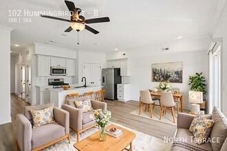 102 Hummingbird Ct in Smithville, MO - Building Photo - Building Photo