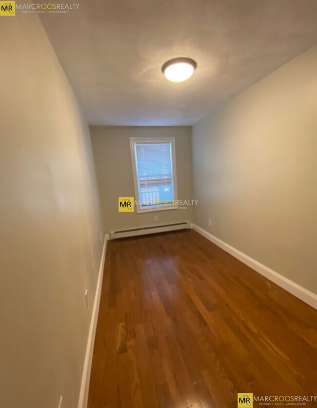 12 Chelsea St, Unit 1 in Boston, MA - Building Photo - Building Photo