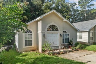 2961 Viking Way in Tallahassee, FL - Foto de edificio - Building Photo