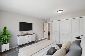 Town & Country Apartments in Wixom, MI - Building Photo - Building Photo