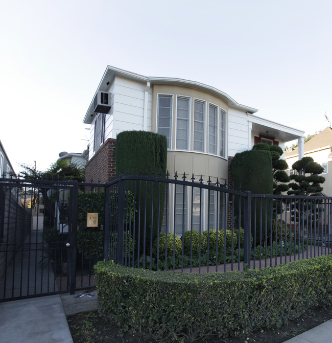 10940 Moorpark St in Studio City, CA - Foto de edificio - Building Photo