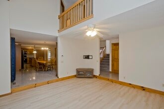 27 Bunker Cir in East Longmeadow, MA - Building Photo - Building Photo