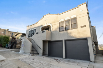 734-740 Hillgirt Cir in Oakland, CA - Building Photo - Building Photo