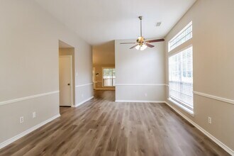 4018 Hunnington Dr in Conroe, TX - Building Photo - Building Photo