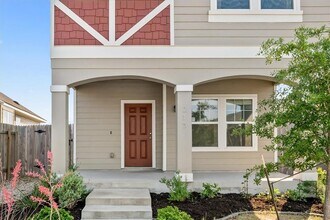 215 Friendship Oak Dr in San Marcos, TX - Building Photo - Building Photo