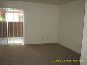 Canyon Creek Apartments in Palmdale, CA - Building Photo - Building Photo