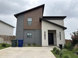 2201 Durazno Ct in Laredo, TX - Building Photo