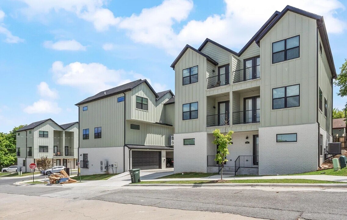 610 Whitham Ave in Fayetteville, AR - Building Photo