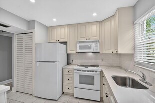 310 S J St in Lake Worth Beach, FL - Building Photo