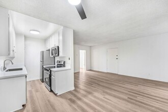824 Maple St in Santa Monica, CA - Building Photo - Building Photo