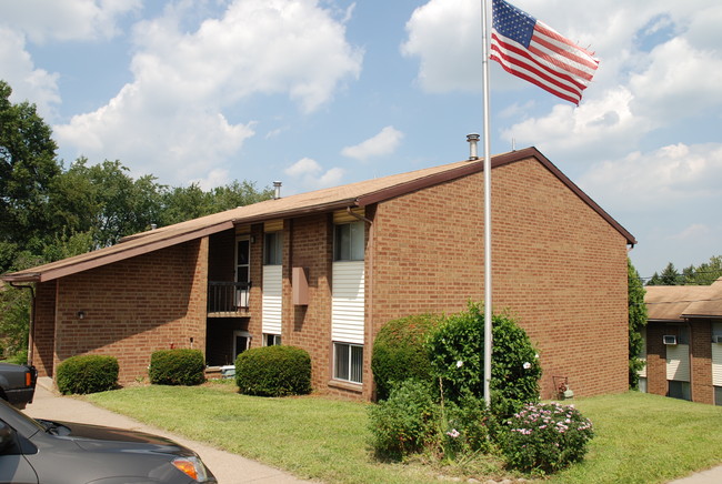 Hilltop Manor Apartments in Orrville, OH - Building Photo - Building Photo