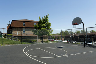 Hillside Garden Apartments in Keasbey, NJ - Foto de edificio - Building Photo