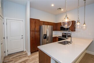 10557 Ridge Glow Ave in Las Vegas, NV - Building Photo - Building Photo