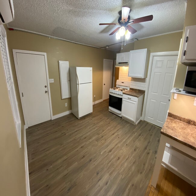 166 Newland Ave, Unit 4 in Woonsocket, RI - Building Photo - Building Photo