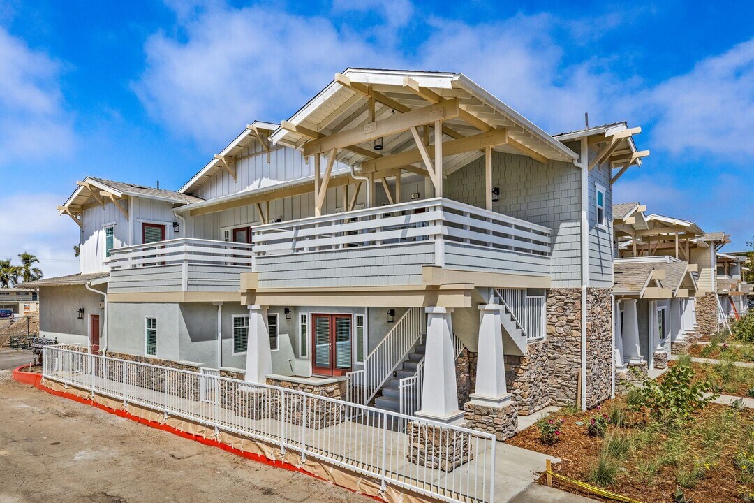 303 N F St in Oxnard, CA - Building Photo