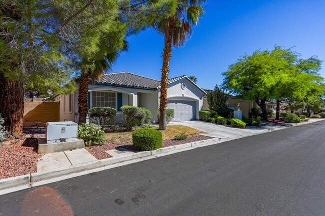 10326 Queens Church Ave in Las Vegas, NV - Building Photo - Building Photo