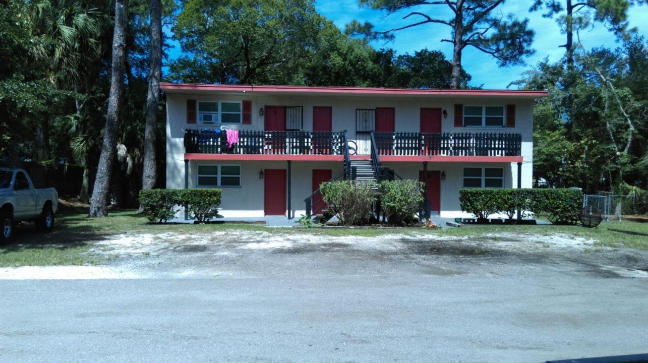 91 Stanley Rd in Atlantic Beach, FL - Foto de edificio