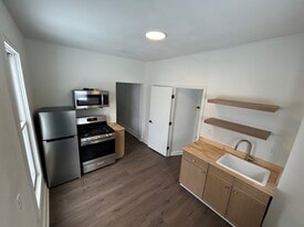 232 Ferris St in Sault Ste. Marie, MI - Building Photo