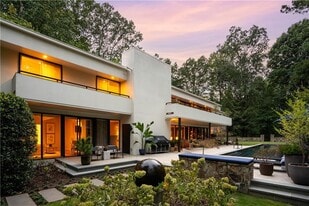 1640 Winterthur Close NW in Atlanta, GA - Building Photo